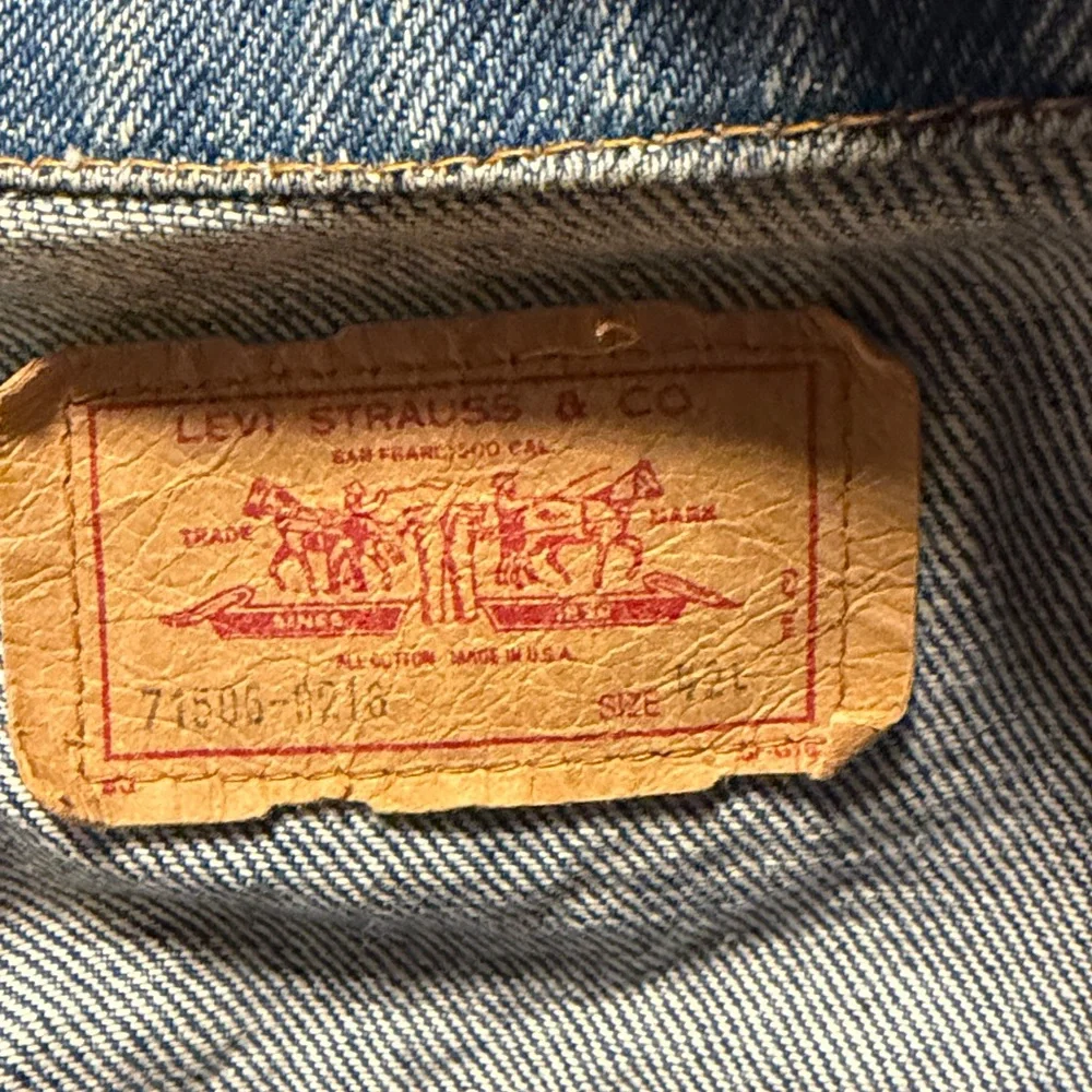 Levi's VINTAGE 80s denim trucker jacket 71506-0216  size 42L